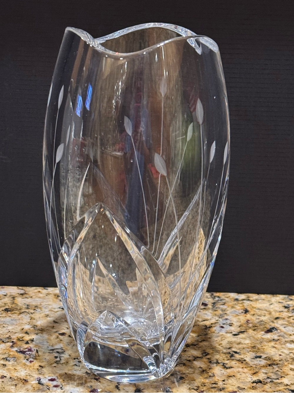 Mikasa: Crystal park place Decorative Glass Vase with Etched Leaf Pattern -Heavy